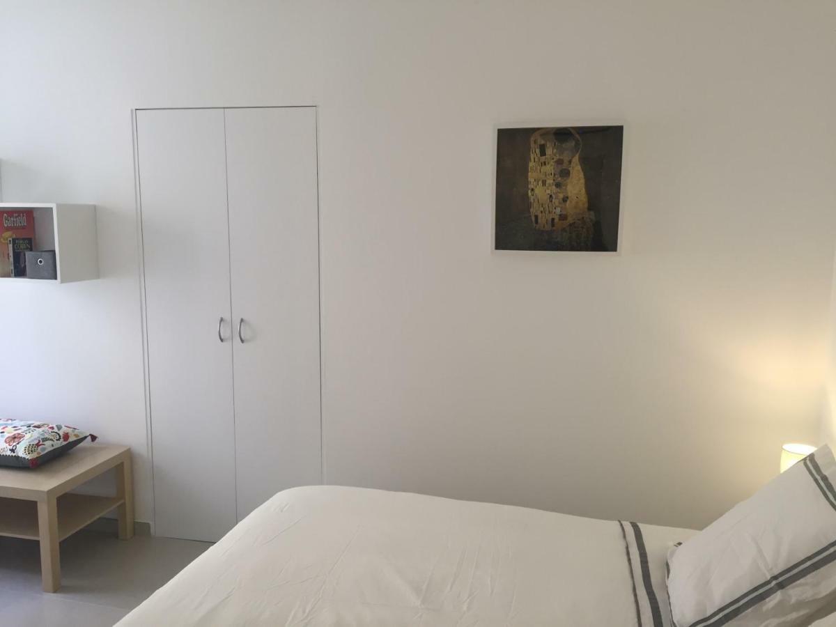 Menton 2 Pieces Climatise A Cote De La Plage Rue Palmaro Exterior photo